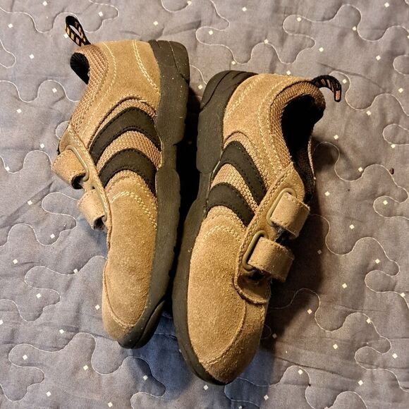 OshKosh B'gosh sneakers size 10 - Picture 2 of 7